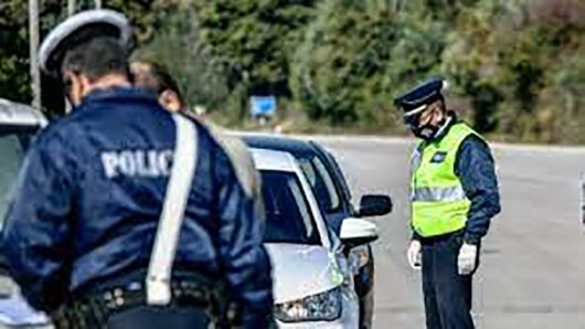 Συλλήψεις για παραβάσεις του ΚΟΚ σε Κύθνο, Μύκονο, Νάξο και Σαντορίνη