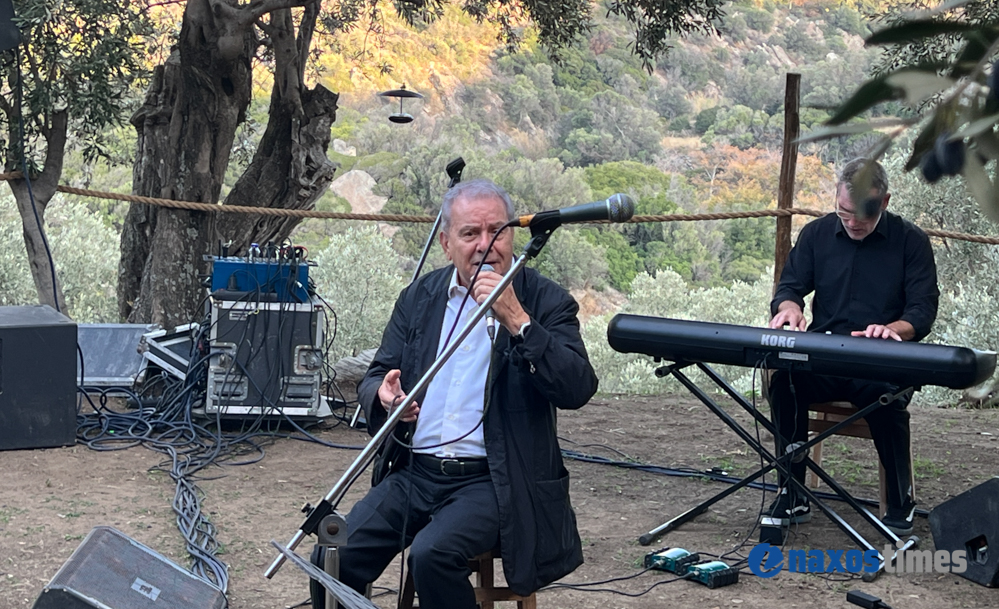 Μανώλης Μητσιάς