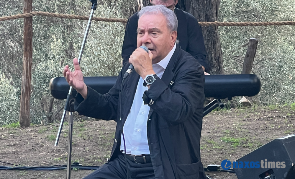 Μανώλης Μητσιάς