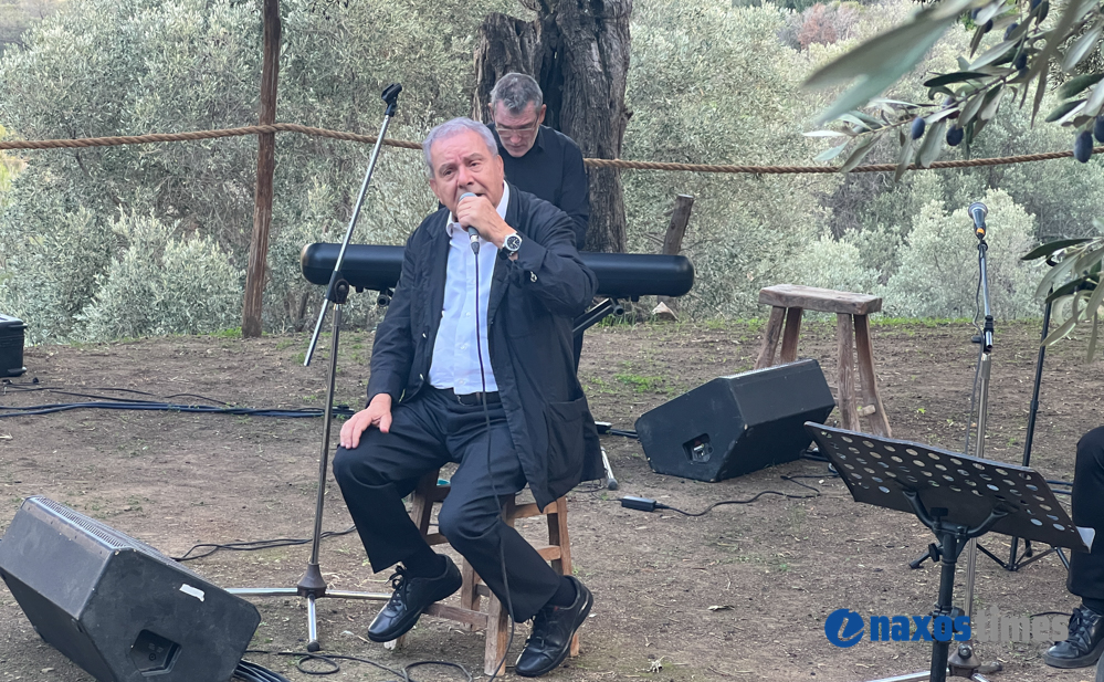 Μανώλης Μητσιάς