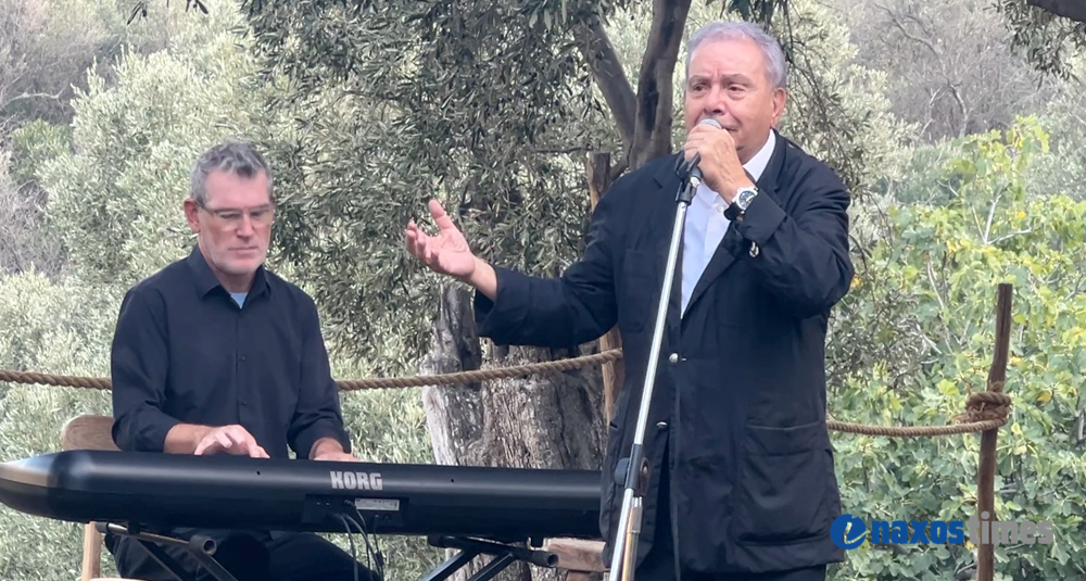 Μανώλης Μητσιάς