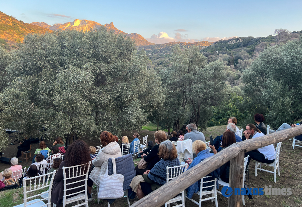 Μανώλης Μητσιάς