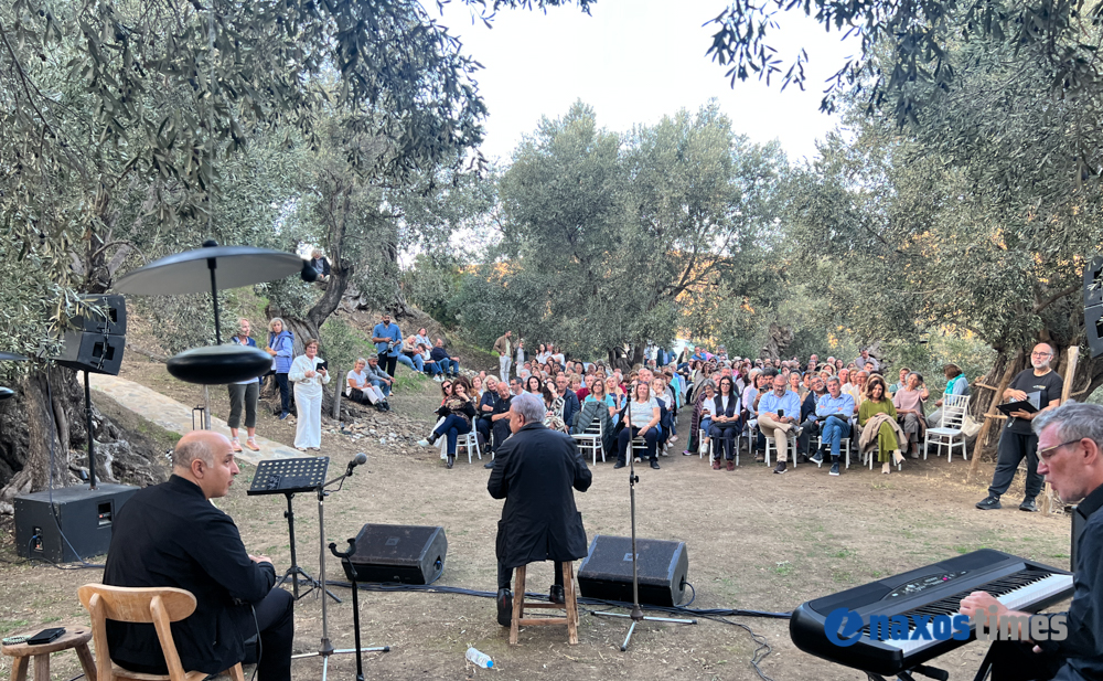 Μανώλης Μητσιάς