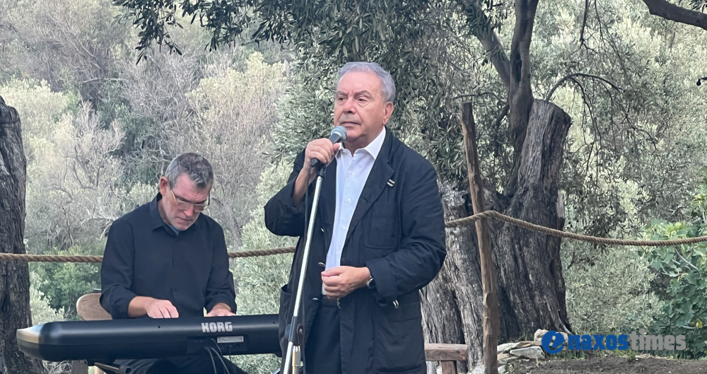 Μανώλης Μητσιάς