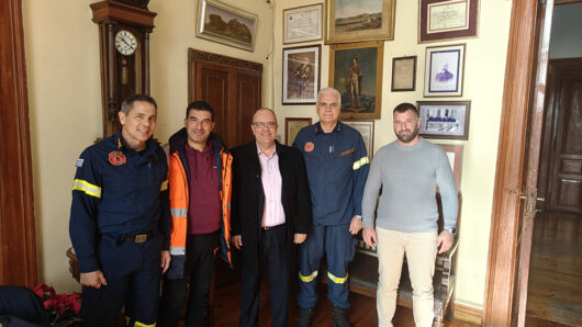 Εθιμοτυπική συνάντηση του Διοικητή της Περιφερειακής Πυροσβεστικής Διοίκησης Νοτίου Αιγαίου με τον Δήμαρχο Σύρου – Ερμούπολης