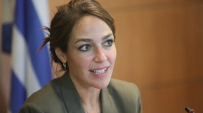 Δ. Μιχαηλίδου: Πανελλαδική εφαρμογή των «Νταντάδων της Γειτονιάς» με ενίσχυση έως 500 ευρώ τον μήνα