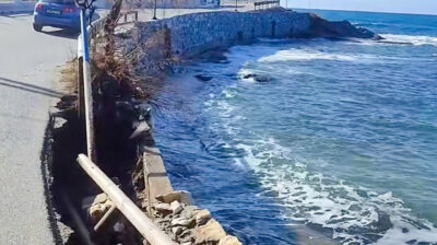 Καθίζηση στον δρόμο Αγίας Άννας - Αγίου Προκοπίου: Καταγγελία της Λαϊκής Συσπείρωσης για το οδικό δίκτυο Νάξου