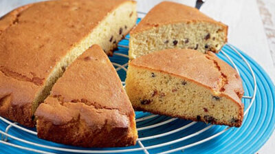 Μπομπότα με σταφίδες και άρωμα πορτοκαλιού