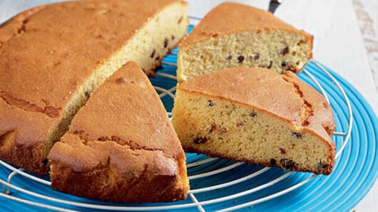 Μπομπότα με σταφίδες και άρωμα πορτοκαλιού