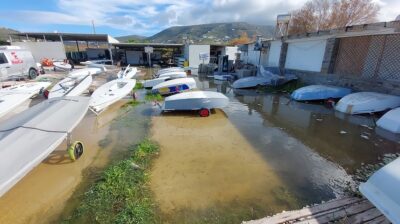 Πλημμύρισε ο Ναυτικός Όμιλος Πάρου από τους ισχυρούς νοτιάδες στην Παροικία (video+φώτος)