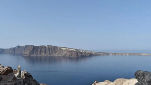 Σαντορίνη: Υπογράφτηκε η σύμβαση για τη θαλάσσια πύλη διαφυγής στη Βλυχάδα – Έργο 4,6 εκατ. ευρώ