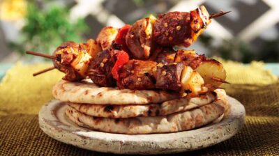 Το τέλειο σουβλάκι: 10 μυστικά για να τα ψήνουμε σαν επαγγελματίες