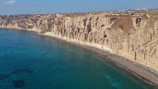 Σαντορίνη: Υπογράφτηκε η σύμβαση για τη θαλάσσια πύλη διαφυγής στη Βλυχάδα – Έργο 4,6 εκατ. ευρώ