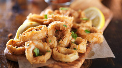 Καλαμαράκια στο φούρνο σαν τηγανητά