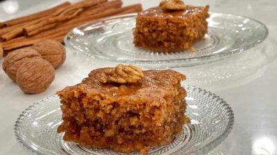 Καρυδόπιτα νηστίσιμη με σιρόπι και σιμιγδάλι