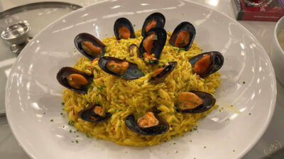 Κριθαρότο με μύδια και κρόκο κοζάνης