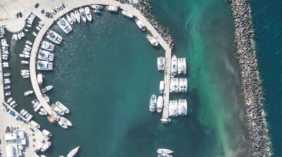 Θήρα: Καταγγελίες για επιτήδειους στη Βλυχάδα – Ζητούν χρήματα για θέσεις ελλιμενισμού