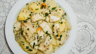 Μπακαλιάρος λεμονάτος με πατάτες, μια μικρασιάτικη συνταγή