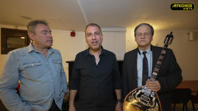 Χρήστος Νικολόπουλος: Τα στενά της Μυκόνου γέμισαν με τους ήχους του μπουζουκιού του (video)