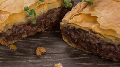 Πατατόπιτα νηστίσιμη με ελιές Καλαμών και ρίγανη