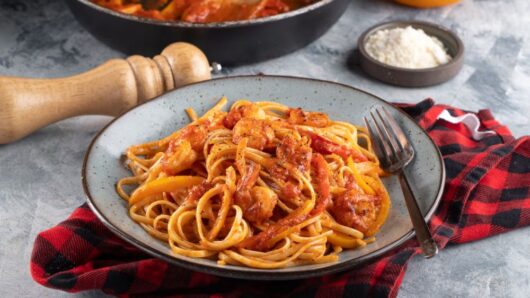 Αρωματική και πεντανόστιμη γαριδομακαρονάδα με λιγκουίνι