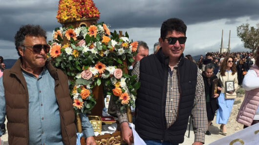 Κουφονήσι: Με λαμπρότητα ο εορτασμός του Αγίου Γεωργίου – Τα εντυπωσιακά έθιμα του νησιού (video+φώτος)