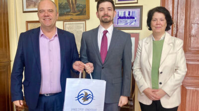 Σύρος: Συνάντηση Δημάρχου με τον Κωνσταντίνο-Παύλο Δαμαλά – Επιστροφή ιστορικής οικογένειας στην Ερμούπολη