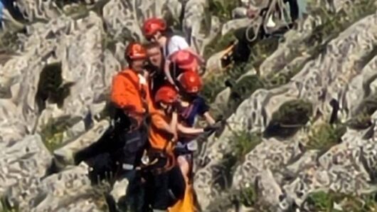 Διάσωση τουριστών σε δύσβατο σημείο στην Αρχαία Θήρα