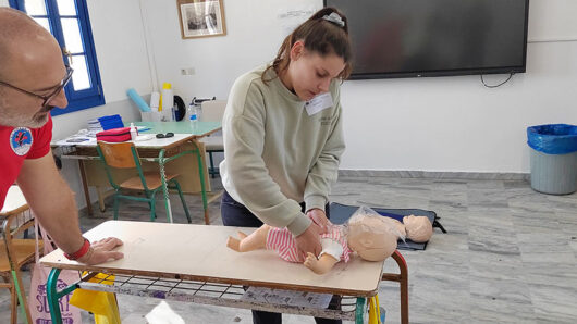 ΕΟΔ ΚΥΚΛΑΔΩΝ: Πραγματοποιήθηκαν τα σεμινάρια βασική υποστήριξη ζωής σε παιδιά και βρέφη