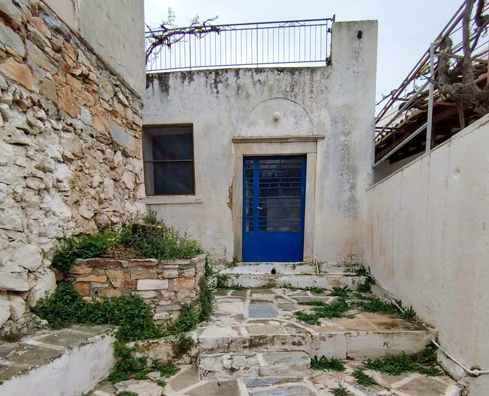 κοπή δέντρου στο Φιλώτι Νάξου πριν και μετά