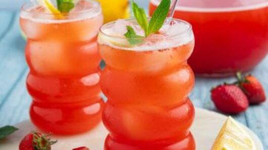 Σπιτική φραουλάδα με λεμόνι χωρίς ζάχαρη