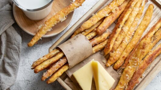 Κριτσίνια με κασέρι, καρότο και ταχίνι