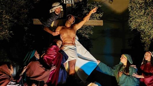 Μάρπησσα Πάρου: Βαθύ κατανυκτικό βίωμα στις Αναπαραστάσεις του Θείου Δράματος κατά την Περιφορά του Επιταφίου