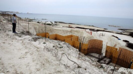 «Φρένο» από το ΣτΕ στην επέκταση ξενοδοχείου στη Μήλο – Μερική αναστολή εργασιών στον Μύτακα