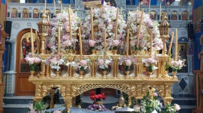 Πάρος: Οι ανθοστόλιστοι, περίτεχνα κοσμημένοι Επιτάφιοι από ολόκληρο το νησί (video)