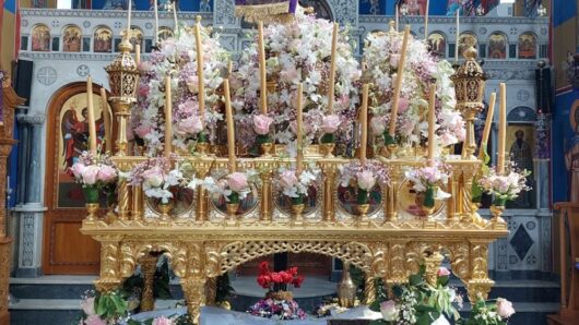 Πάρος: Οι ανθοστόλιστοι, περίτεχνα κοσμημένοι Επιτάφιοι από ολόκληρο το νησί (video)