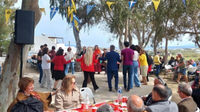 Πάρος: Λαμπριάτικη «Γιορτή της Αγάπης» με νησιώτικο γλέντι στη Μάρπησσα και το έθιμο της «κούνιας» (video)