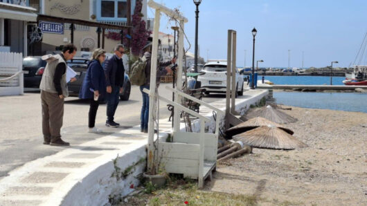 Άνδρος: Πλακόστρωση στον παραλιακό δρόμο στο Μπατσί – Σε εξέλιξη η μελέτη