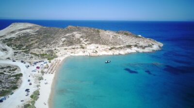 Τα Πράσσα Κιμώλου στις παραλίες που προτείνει το Conde Nast Traveller