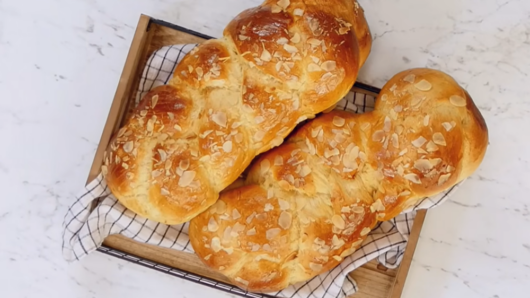 Το πιο γρήγορο τσουρέκι (video)