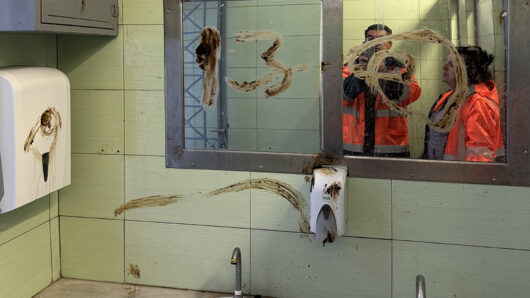 Σύρος: Εικόνες βανδαλισμού στις δημοτικές τουαλέτες