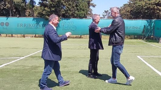 Πάρος: Υπουργός και Ολυμπιονίκης σε ρόλο… σουτέρ! – Στιγμές χαλάρωσης με γκολκίπερ διεθνή τερματοφύλακα (video)