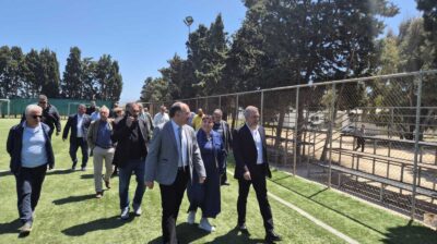 Πάρος: Επίσκεψη του Υπουργού Αθλητισμού Γιάννη Βρούτση και ανακοίνωση σχετικά με την κατασκευή του νέου γηπέδου ποδοσφαίρου στη Νάουσα
