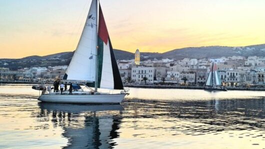 Ξεκίνησε από τη Σύρο η ελληνική αποστολή του Global Sumud Flotilla