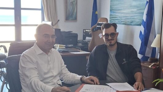 Πάρος: Υπογράφηκαν συμβάσεις για ηχητική, φωτιστική και μουσική κάλυψη 40 εκδηλώσεων