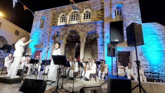 Πάρος: Μάγεψε το κοινό η Φιλαρμονική του Πολεμικού Ναυτικού στην Εκατονταπυλιανή (video)