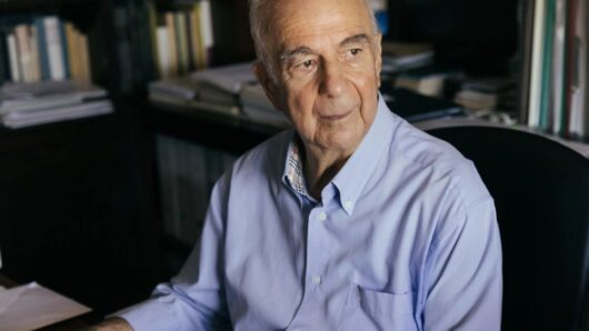 Βασίλης Λαμπρινούδακης: Ο αρχαιολόγος που συνέδεσε το όνομά του με την Επίδαυρο και τη Νάξο