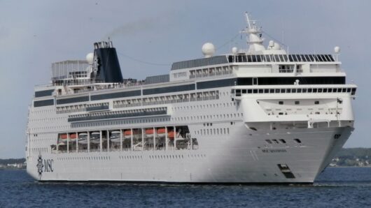 Έκτακτες προσεγγίσεις δύο κρουαζιερόπλοιων στη Σύρο – Πάνω από 2.300 επιβάτες τη Δευτέρα