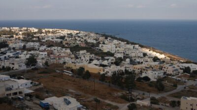 Σύσταση του Συλλόγου Εμπόρων Θήρας για την άγρα πελατών στο Καμάρι
