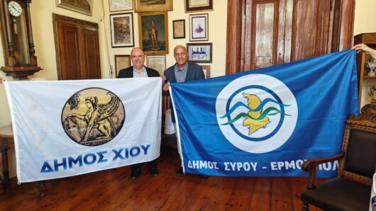 Στη Σύρο οι δήμαρχοι Χίου και Μόρφου για τα 200 χρόνια της Ερμούπολης